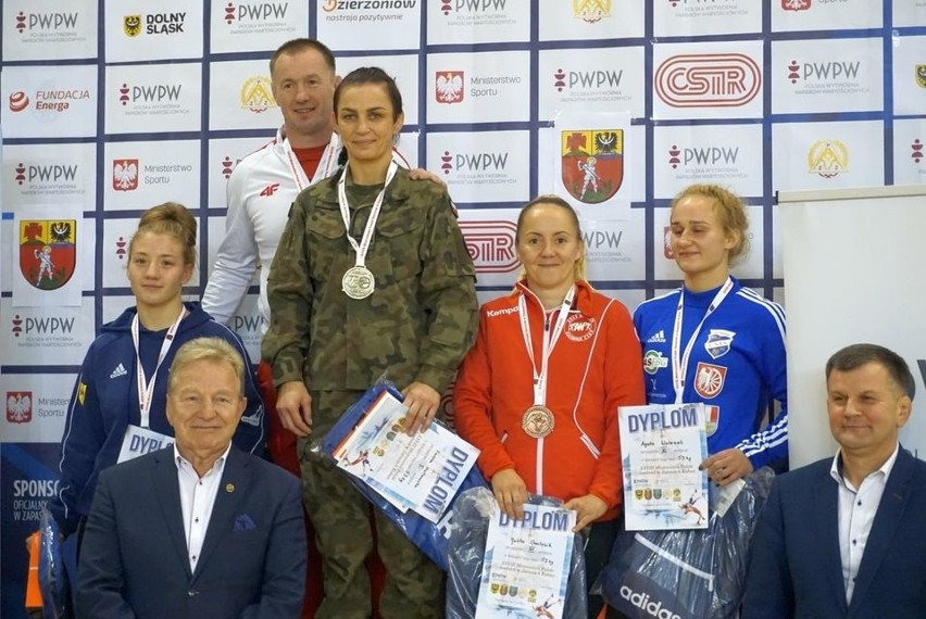 Alicja Czyżowicz na drugim stopniu podium