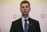 Minister Piontkowski: "Uczniowie wrócą do szkół w kwietniu, najpóźniej w maju"