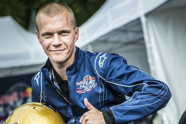 Jako zwycięzca krajowego turnieju Red Bull Kart Fight w kwietniu rzeszowianin Adrian Puc będzie reprezentował Polskę na światowym finale zawodów w Austrii. Liczy, że sukces pozwoli mi znaleźć sponsorów i realizować swe marzenie.
