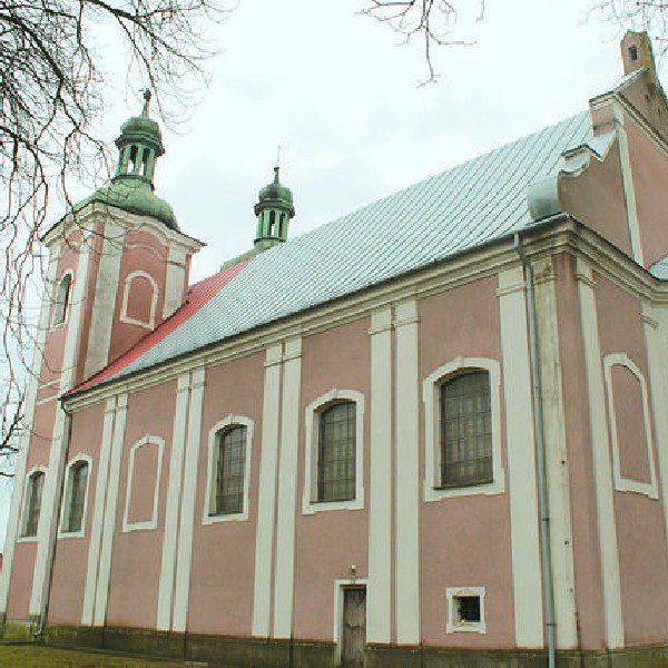 Barokowy kościół Jana Chrzciciela w Sadłowie wzniesiono w XVIII wieku na miejscu znacznie starszej drewnianej świątyni.