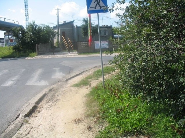 Tak obecnie wygląda przejście dla pieszych na skrzyżowaniu Batalionów Chłopskich i Transportowców.
