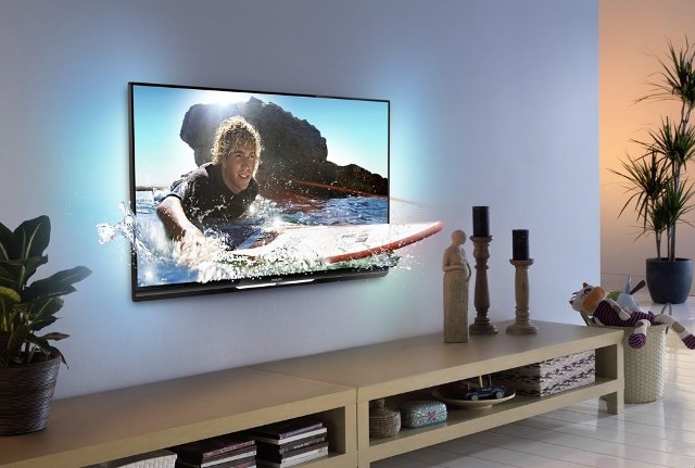 Telewizor 3D na ścianieOglądając film w domu na telewizorze 3D możemy poczuć się, jak w kinie.
