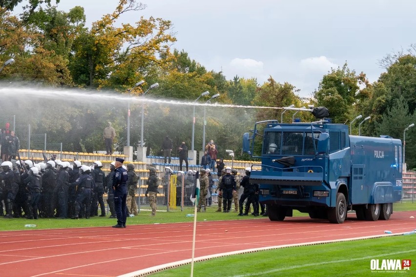 Przerwany mecz Moto-Jelcz - Górnik Wałbrzych, po zamieszkach...