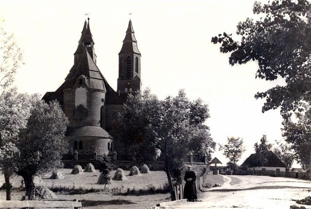 To zdjęcie kościoła w Wąsewie wykonano w 1930 r.