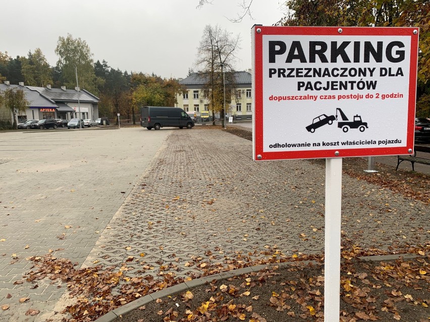 Parking przy ZOZ-ie od ulicy Spacerowej w Białobrzegach gotowy. Jest nowa nawierzchnia i oświetlenie