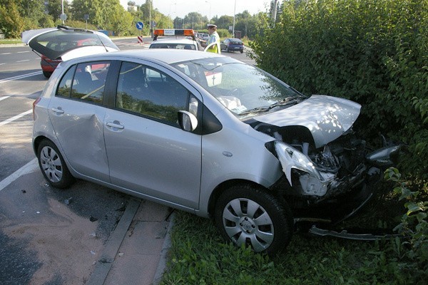 Wypadek na skrzyżowaniu ulic Wróblewskiego i Maratońskiej (wideo, zdjęcia, aktual.)