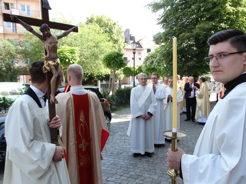 Dwie ostatnie uroczystości święceń kapłańskich odbywały się...