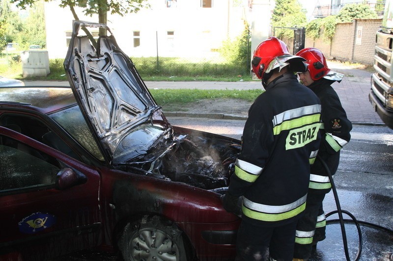 Plonąl samochód na ul. Kaszubskiej w Slupsku