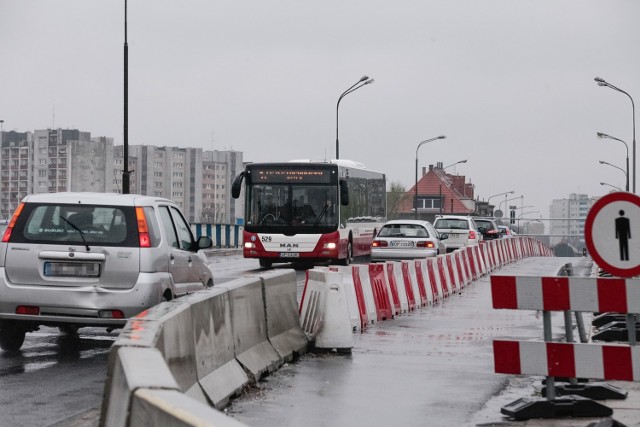 Autobusy mają zniknąć z mostu już w maju. To będzie problem dla pasażerów i Miejskiego Zakładu Komunikacyjnego, ale to i tak lepsze rozwiązanie niż całkowite zamknięcie przeprawy.