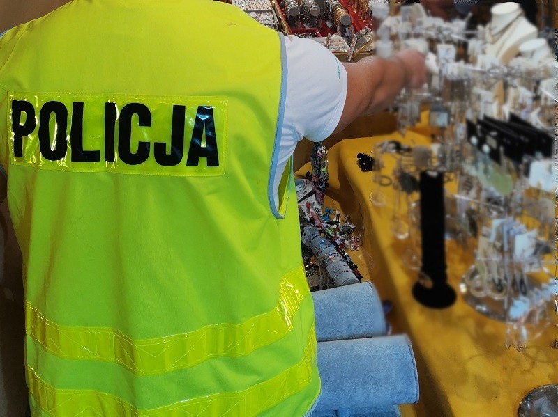 Policjanci zajmujący się walką z przestępczością gospodarczą...