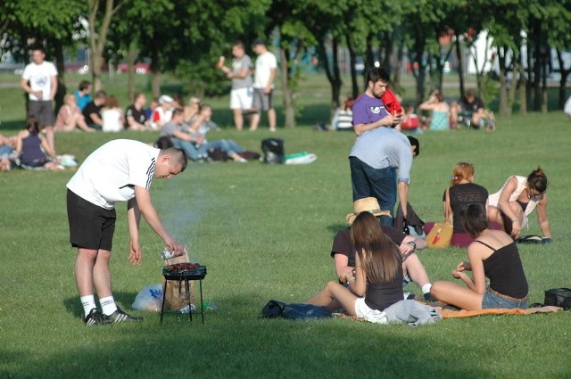 Wielkie grillowanie na błoniach Politechniki Opolskiej rozpocznie się o godz. 16.30.