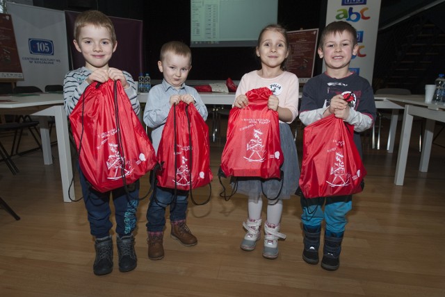 Każdy mały gość festiwalu otrzyma  swój pakiet festiwalowy - torbę z programem imprezy oraz gadżetami