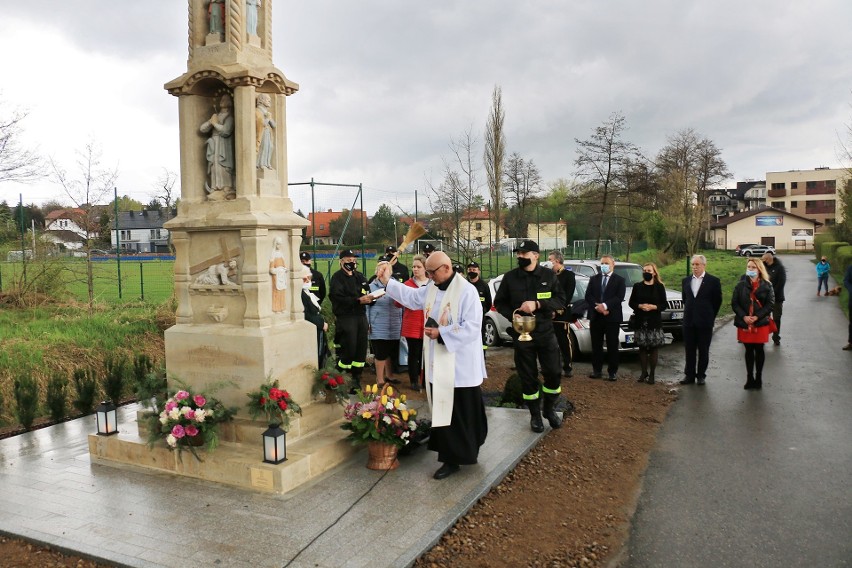 Mająca ponad 150 lat kapliczka św. Floriana na wielickim...