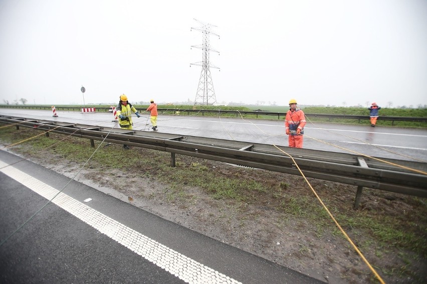 Autostrada A4 zamknięta na czas przeciągania nad jezdnią...