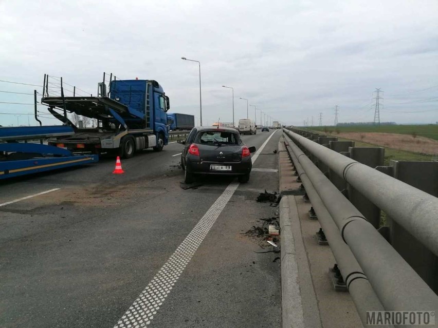 Pod Brzegiem kierowca renault uderzył w bariery...