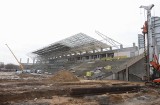 Duże ożywienie na budowie stadionu przy ulicy Struga, na którym ma grać Radomiak Radom. Co pojawiło się nowego? Zobacz zdjęcia