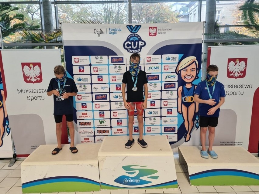 Dekoracja zawodników podczas zawodów Otylia Swim Cup w...