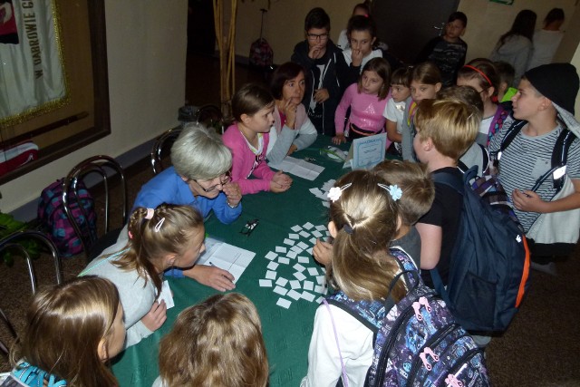 Uczniowie dąbrowskiej "trójki" wzięli udział w Światowym Dniu Tabliczki Mnożenia