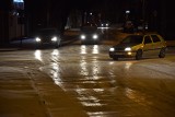Ślizgawka na ulicach Inowrocławia. Lepiej nie wyjeżdżać samochodami 