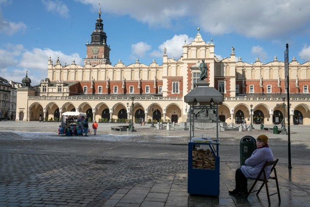 W Krakowie – poza formalnym pełnym odmrożeniem działalności firm (spodziewanym w czerwcu) – odrodzenie biznesu turystycznego i związanej z nim reszty biznesów [b]wymaga spełnienia innych warunków