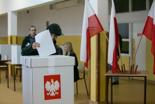 Wyniki wyborów 2015. O godz. 21 poznamy wyniki wyborów do Sejmu i Senatu [Wyniki exit poll]