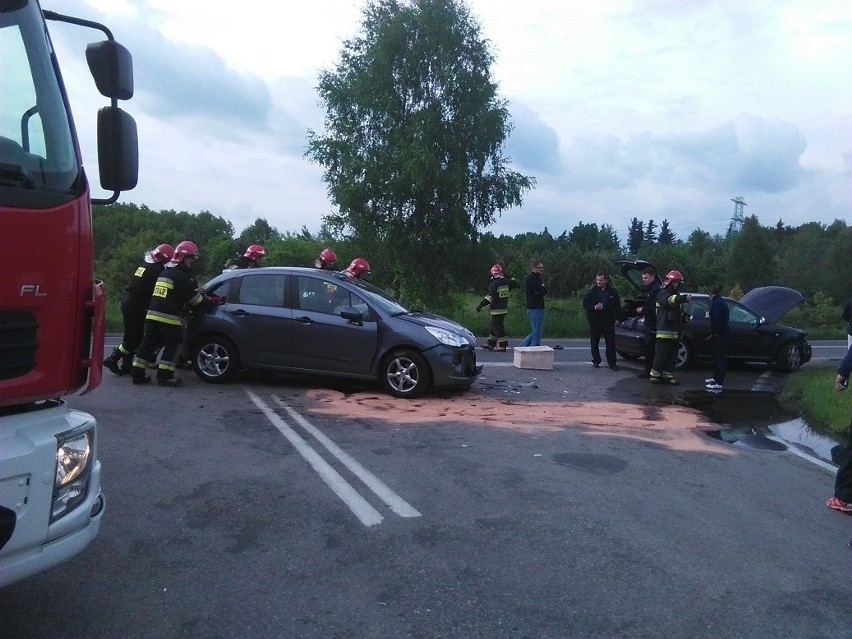 Wypadek w Bobrku. Trzy samochody uszkodzone [ZDJĘCIA]