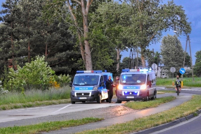 W Malczkowie kierowca wjechał autem do zbiornika wodnego...