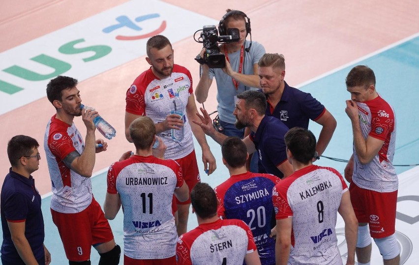 W listopadzie, w 5. kolejce, Resovia rozbiła Visłę 3:0...