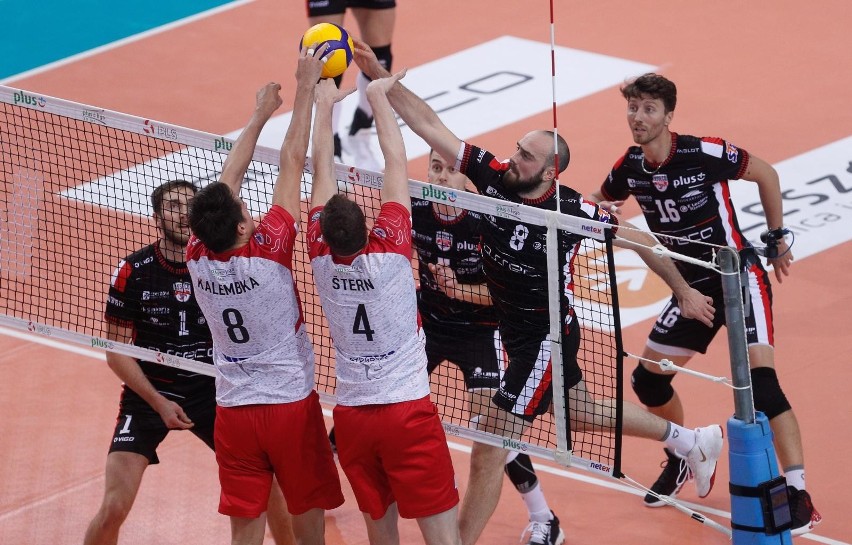 W listopadzie, w 5. kolejce, Resovia rozbiła Visłę 3:0...