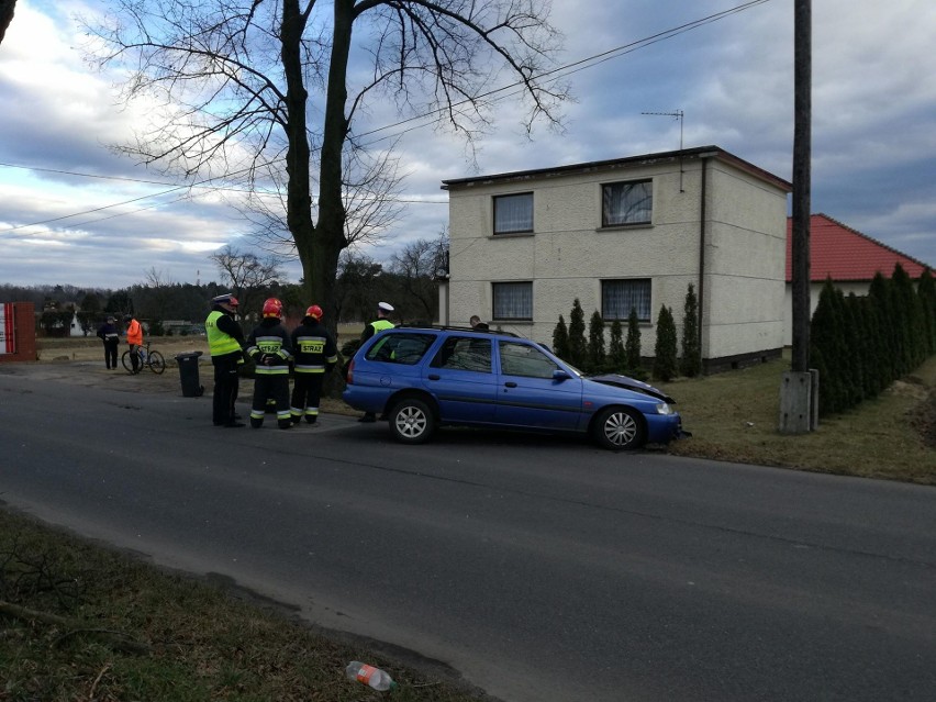 Wypadek na ulicy Fredry w Kędzierzynie-Koźlu (os. Cisowa)....