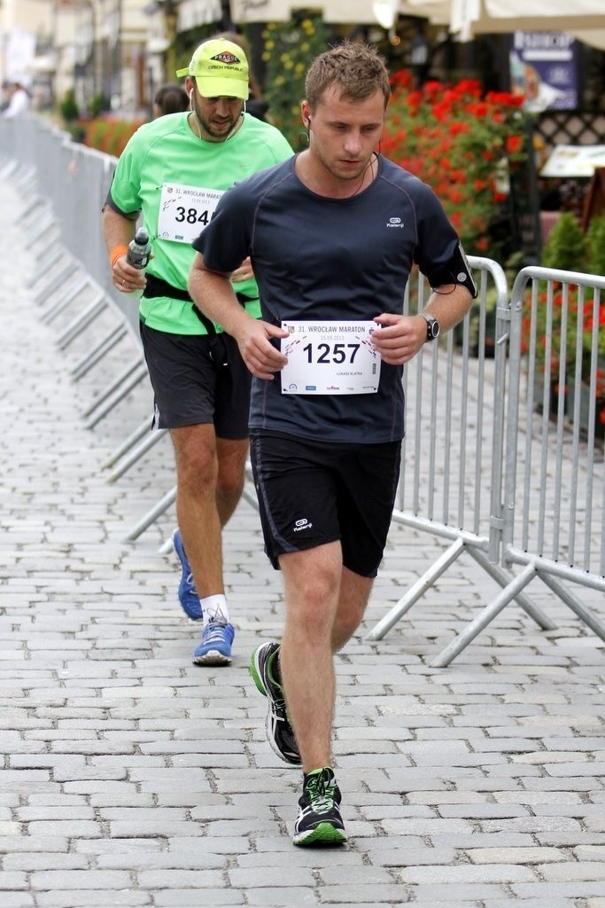 Maraton Wrocław - ZDJĘCIA - zawodnicy z numerami 3801 - 4000