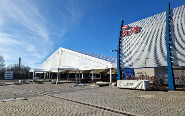 Na terenie Targów Kielce trwa budowa pierwszej z trzech dodatkowych hal tymczasowych, w których stoiska przygotują wystawcy targów Agrotech.