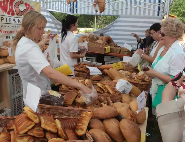 Podczas święta chleba nie mogło zabraknąć stoisk z wyrobami regionalnych piekarni.
