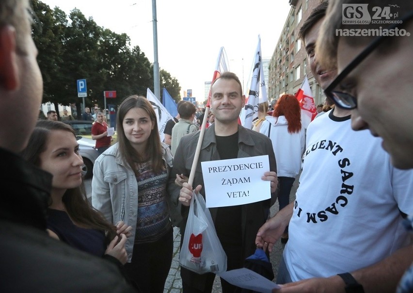 Piątkowa manifestacja przed szczecińskim sądem