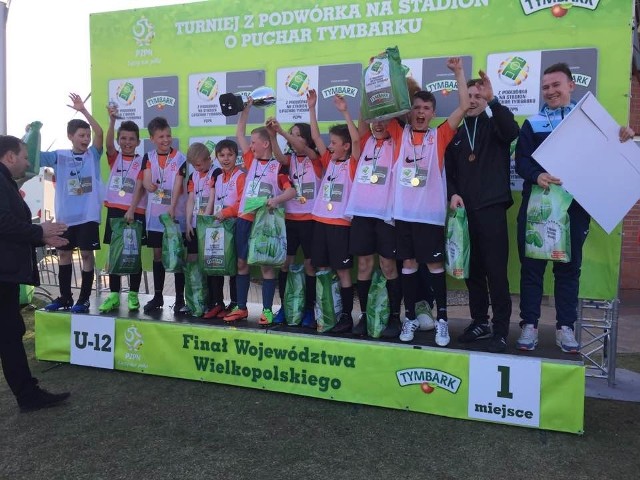 W kategorii U-12 chłopców złote medale otrzymali zawodnicy UKS Akademii Piłkarskiej Reissa Poznań, którzy w decydującym spotkaniu pokonali SP 7 Leszno 3:1.