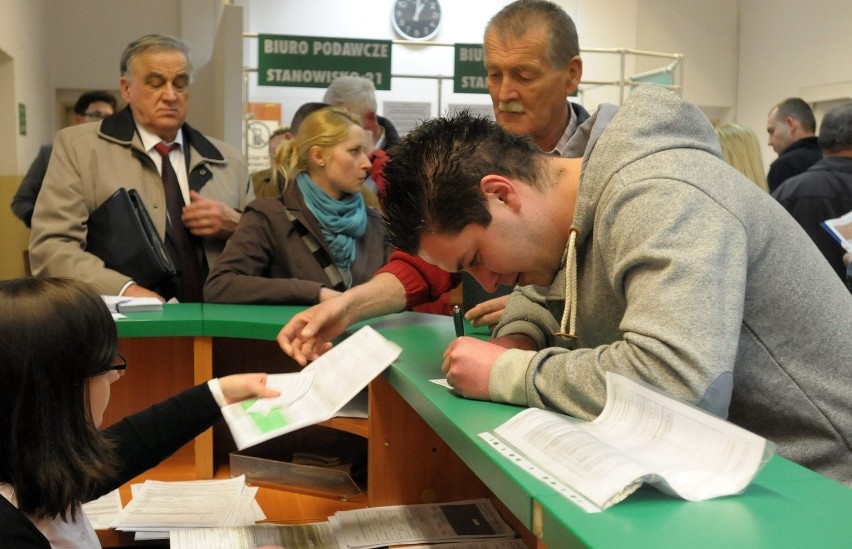 PIT-y 2012: Tłumy w urzędach skarbowych w Lublinie (FOTO)