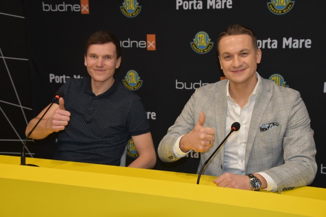 Rozgrywający Budnex Stali Gorzów Wlkp. Michał Nieradko (z lewej) i trener Oskar Serpina są dobrej myśli przed sobotnim meczem z MKS Grudziądz.