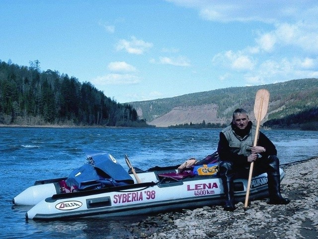 Romuald Koperski podczas spływu rzeką Leną