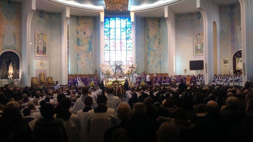 Trwa pogrzeb ks. prałata Jan Delekta, proboszcza rzeszowskiej katedry