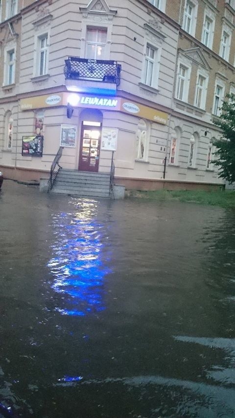 Sklep na rogu Armii Krajowej i Katowickiej w Opolu po...