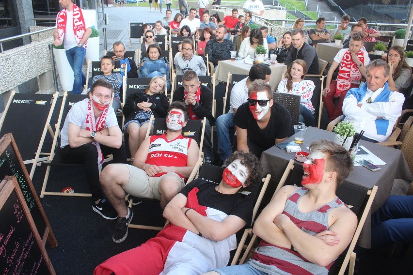 Kibice w Katowicach oglądają mecz Polska - Irlandia