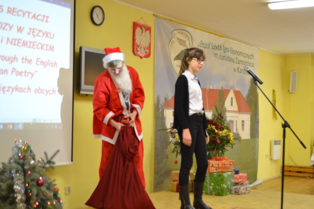 Konkurs recytatorski zorganizowany tuż przed świętami Bożego Narodzenia musiał przecież odwiedzić św. Mikołaj...