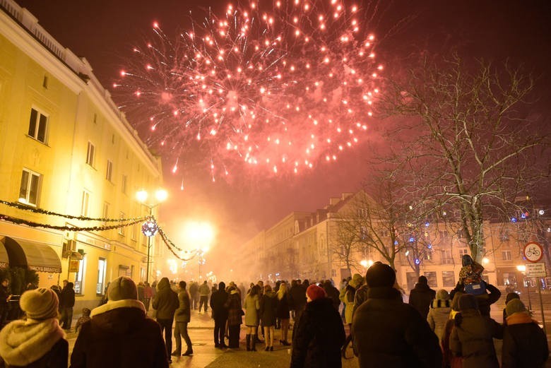 Życzenia noworoczne 2022. Śmieszne wierszyki i smsy na Nowy...