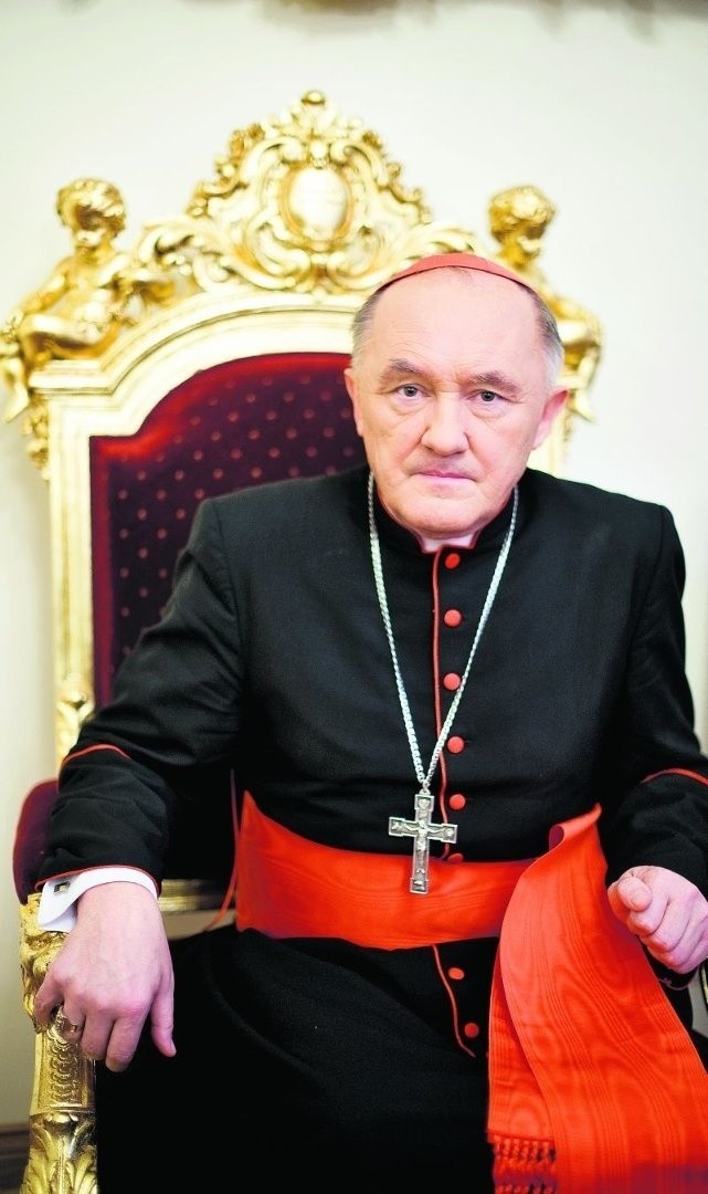 Kardynał Kazimierz Nycz jest metropolitą warszawskim. a...