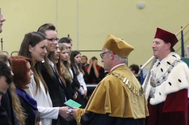 3200 studentów rozpoczęłó naukę na studiach dziennych pierwszego i drugiego stopnia.