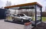 Opel Vectra. Opel Jana Pawła II stanął w szklanej gablocie przed sanktuarium w Radzyminie. To relikwia 