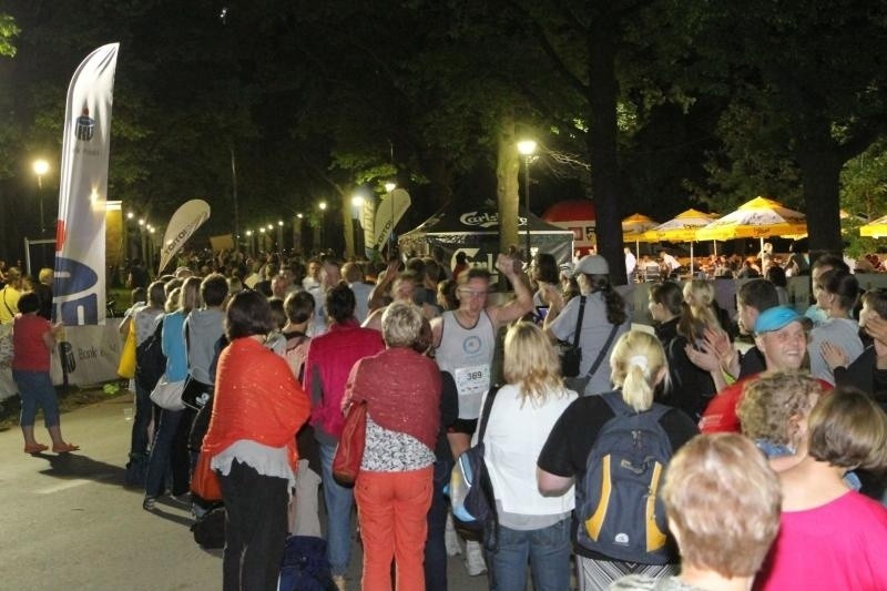 Nocny Wrocław Półmaraton 2013 odwołany! Tłum spontanicznie ruszył ulicami! A Dutkiewicz przeprasza