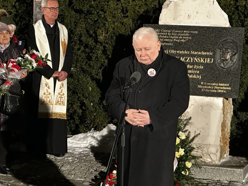 Jarosław Kaczyński w Starachowicach. Uczestniczył we mszy poświęconej jego matce, Jadwidze Kaczyńskiej. Zobacz zapis transmisji wideo