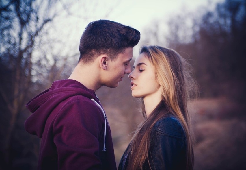 Całowanie zapobiega przeziębieniom, wzmacnia odporność