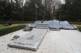 Pomnik „Tym, którzy nie powrócili z morza” na Cmentarzu Centralnym w Szczecinie przeszedł częściową renowację